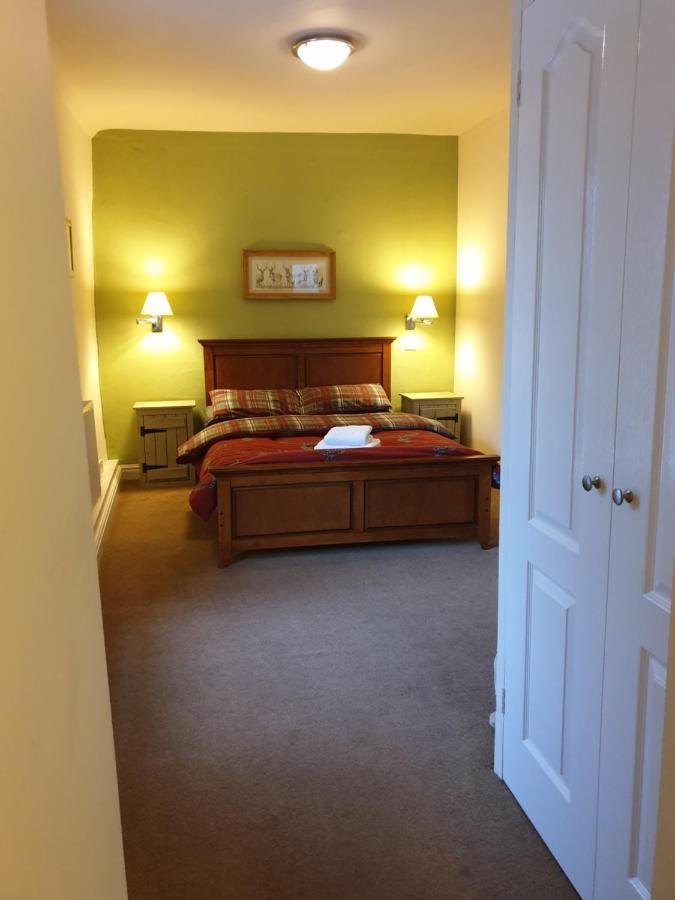The Shady Oak Country Inn Taxal Bagian luar foto